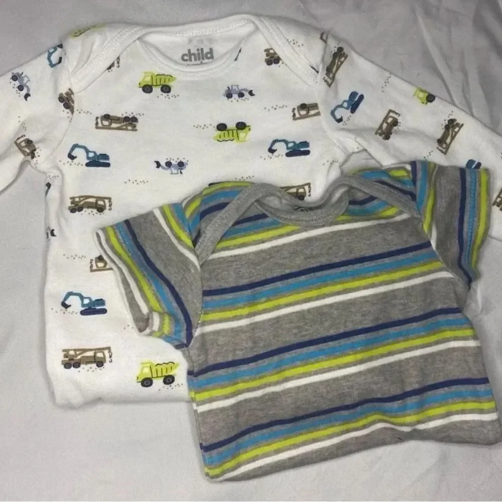 One long sleeve and one short sleeve onesie size 0-3M